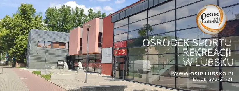 Basen Miejski w Lubsku wydłuża pracę w sobotę – nocne pływanie z DJ-em