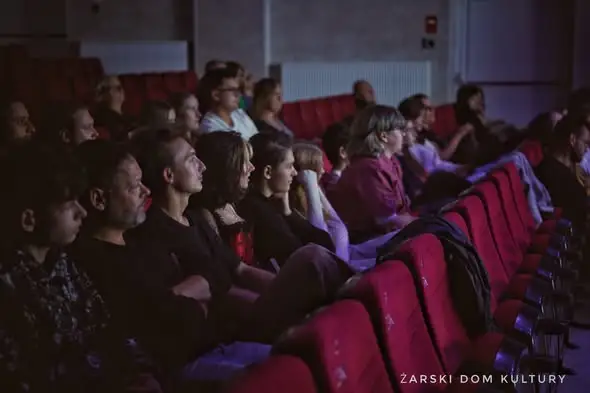 Premiera „Utalentowani III: Telepatka” w Żarach – wieczór pełen teatru i emocji