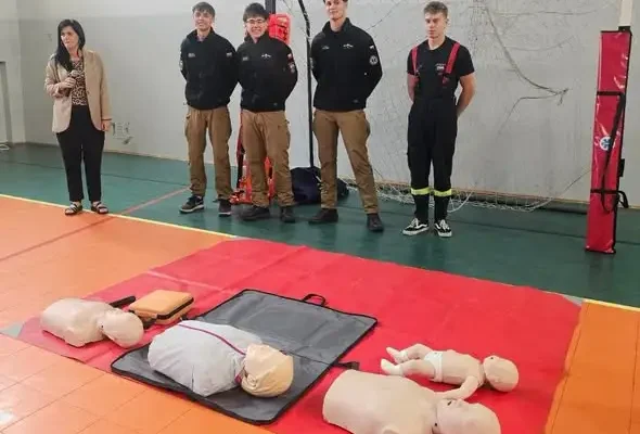 Uczniowie ze szkoły w Żarkach Wielkich uczyli się pierwszej pomocy od strażaków OSP