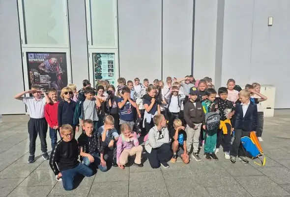 Uczniowie klas 2 i 3 w Teatrze Lubuskim na spektaklu o strachu