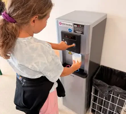 Nowy dystrybutor wody w Szkole Podstawowej nr 2 w Żarach