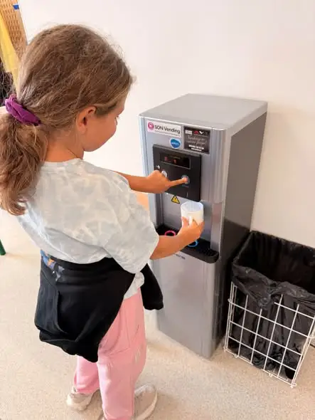Nowy dystrybutor wody w Szkole Podstawowej nr 2 w Żarach