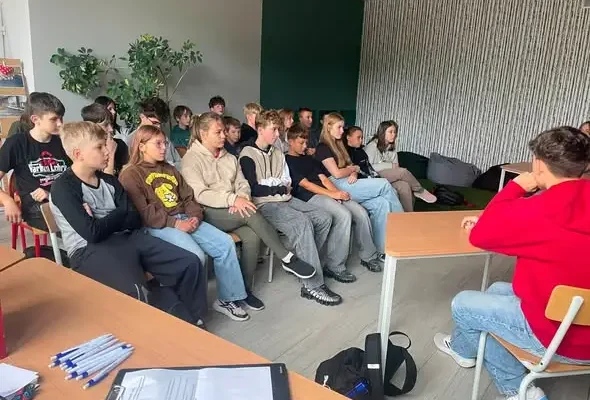 Debata kandydatów do Młodzieżowej Rady Miasta w szkole – wygrał Tadeusz Jakimiak