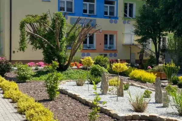 Żarskie przedszkolaki odkrywały świat przez praktykę – od targu do szarlotki