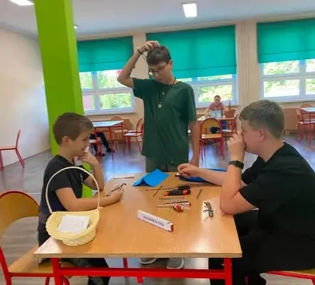Dzień Chłopaka w szkole. Chłopcy zdobywali Kartę Dżentelmena