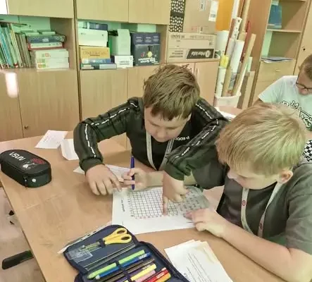 Uczniowie z Żar uczyli się rozwiązywania konfliktów poprzez grę zagadkową