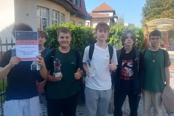 Gra miejska zorganizowana przez Katolickie Liceum Ogólnokształcące – uczniowie z 8b na drugim miejscu