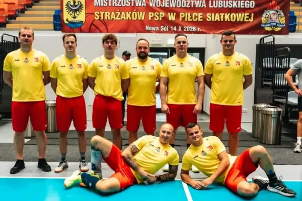 Strażacy z Żar na podium mistrzostw województwa w siatkówce