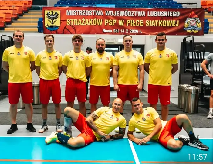 Strażacy z Żar na podium mistrzostw województwa w siatkówce