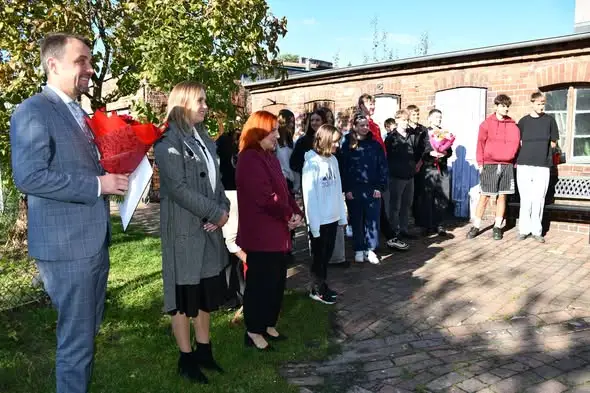 Setne urodziny Pani Urszuli Mikoś – wzruszająca wizyta uczniów i życzenia od władz
