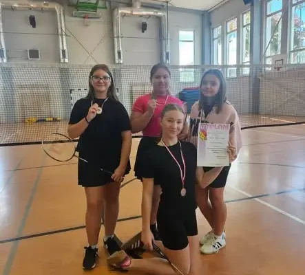 Powiatowe zawody w badmintonie w Lipinkach Łużyckich – brąz dla gospodarzy