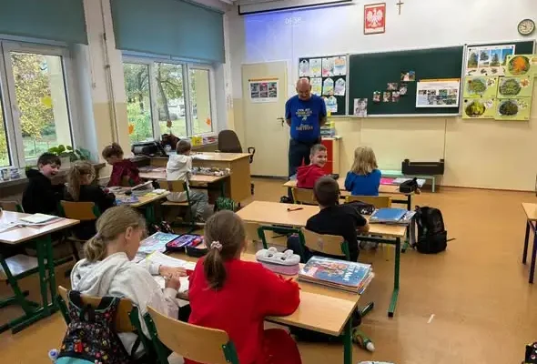 Tata Maćka – elektryk – odwiedził klasę i opowiedział o swoim zawodzie