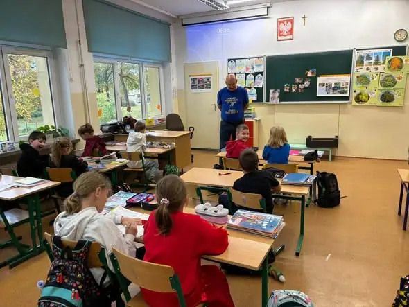 Tata Maćka – elektryk – odwiedził klasę i opowiedział o swoim zawodzie