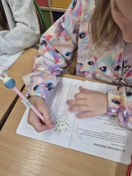 Klasa 2b łączy czytanie z gotowaniem – zdrowe nawyki w praktyce