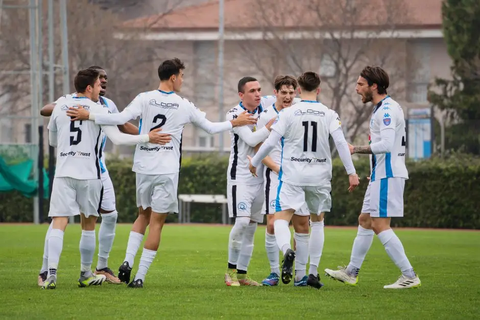 ŁKS Łęknica wygrywa 3:1 ze Świdnicą. Trzy punkty jadą do Łęknicy!